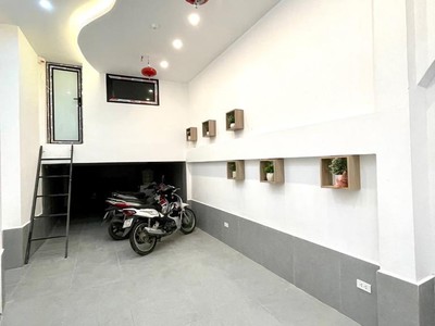 Cách 2 nhà ra phố trần duy hưng -thang máy -ngõ thông -dòng tiền 80 triệu/ tháng 63m2 1