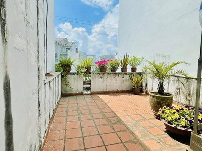 Nhà đẹp 3 tầng mặt tiền đường lớn 30m khu vip tân phú 72m ngang 4.5 4