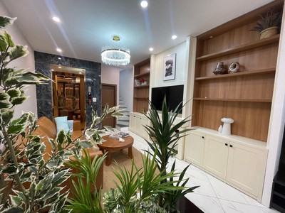 Siêu phẩm nhỉnh 9 tỷ, 35m2, 4pn trung tâm thạch bàn 6 tầng, ô tô đỗ cổng 1