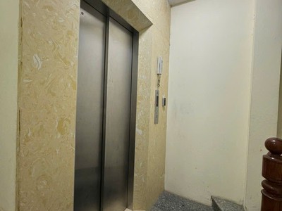 Bán nhà chợ khâm thiên 57m2. 6 tầng. mặt tiền 3.7m. giá 15.7 tỷ đống đa hà nội 3