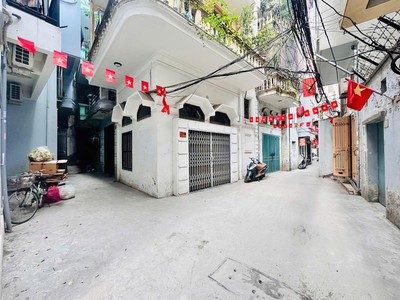 Bán nhà chợ khâm thiên 57m2. 6 tầng. mặt tiền 3.7m. giá 15.7 tỷ đống đa hà nội 0