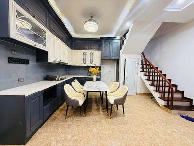 Bán nhà hồ đắc di 39m2. 6 tầng. mặt tiền 5.3m. giá 12.6 tỷ đống đa hà nội 0