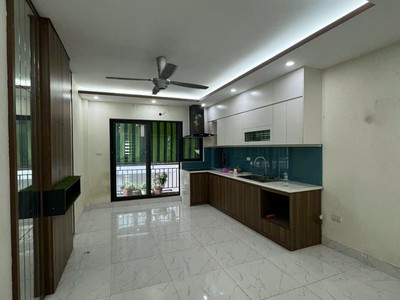 Bán nhà chợ khâm thiên 57m2. 6 tầng. mặt tiền 3.7m. giá 15.7 tỷ đống đa hà nội 1