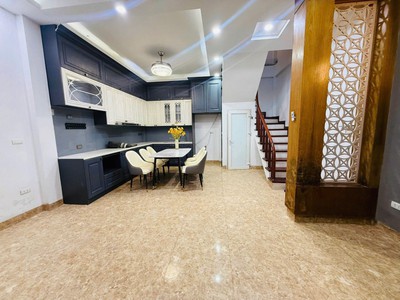 Bán nhà hồ đắc di 39m2. 6 tầng. mặt tiền 5.3m. giá 12.6 tỷ đống đa hà nội 1