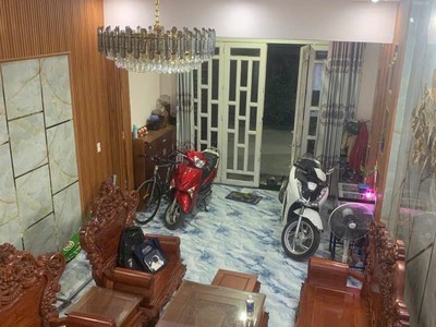  giá rẻ   2 xe hơi tránh nhau   bán đất tặng nhà 2 tầng trung tâm thị trấn  nhà mới đẹp   chưa 2