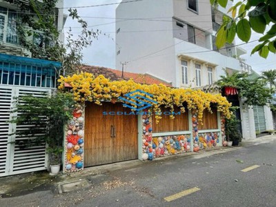 Cần bán nhà mặt tiền ngang 8.5m   vuông vức   trung tâm bàn cờ nha trang 0