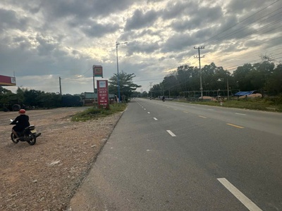 Bán 6m x 31m đất mặt tiền nguyễn chí thanh - lagi giá ngộp 333 triệu/m ngang 2