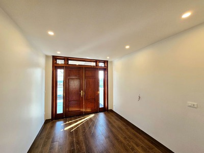 Cần bán 51,7m2 nhà 6 tầng, thoáng trước sau, thang máy tại TĐC Ngọc Thụy, Bồ Đề 9