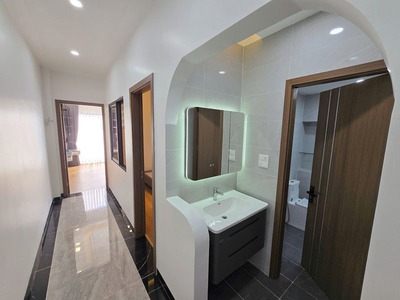 Cần bán 51,7m2 nhà 6 tầng, thoáng trước sau, thang máy tại TĐC Ngọc Thụy, Bồ Đề 14