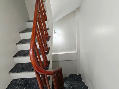 Cần bán căn góc 40m2 nhà 6 tầng, thang máy, ngõ 63/59 Đường Cổ Linh. Cách 200m ra hồ Ben 4