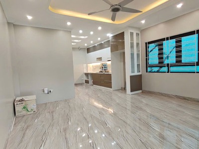 Cần bán căn góc 40m2 nhà 6 tầng, thang máy, ngõ 63/59 Đường Cổ Linh. Cách 200m ra hồ Ben 5