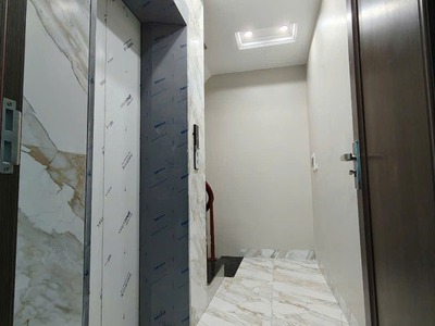 Cần bán căn góc 40m2 nhà 6 tầng, thang máy, ngõ 63/59 Đường Cổ Linh. Cách 200m ra hồ Ben 7