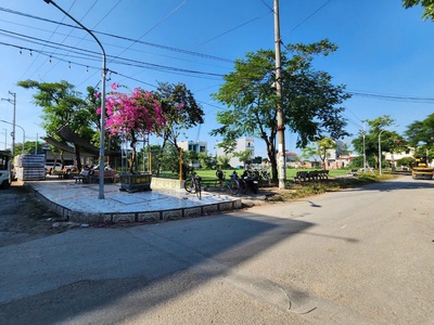 Chính chủ gửi bán căn nhà 3 tầng lô góc đẹp nhất Chung cư Bến Thóc - An Đồng. 0