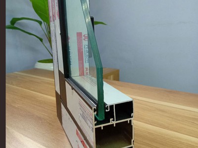 Kính màu ốp quầy thu ngân: Giải pháp bền vững cho không gian kinh doanh. 0