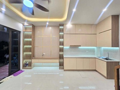 Bán nhà gần Ngã Tư Sở hơn 30m ra phố 34m2 x 5T MT rộng gần ô tô 2 thoáng, nhỉnh 9 tỷ 1