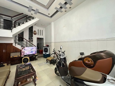 H1704 nhà vuông 3 tầng nguyễn văn quá q12, shr, hxh, 5.x tỷ 1