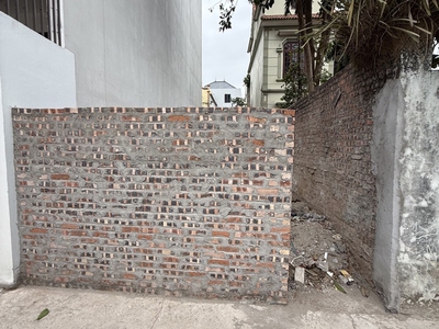 Lô đất cuối cùng ở gia lâm còn sót lại 45m, mt 4,5 vuông vắn đẹp mà ô tô vào tận đất chỉ có hơn 2 0