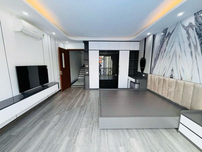 Nhỉnh 1x tỷ hoa hậu 50m2 trung tâm bồ đề 6t thang máy, gara 7 chố, ngõ thông 3