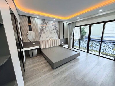 Nhỉnh 1x tỷ hoa hậu 50m2 trung tâm bồ đề 6t thang máy, gara 7 chố, ngõ thông 4