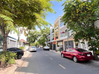 Nhà 3 tầng mới hiện đại có thang máy tiện nghi trong khu đô thị văn minh ở nha trang. 0