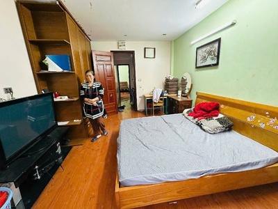 Bán nhà võ chí công 50m, 4tầng, ô chờ thang máy 30m ra oto tránh 1