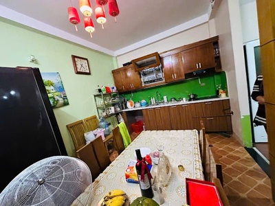 Bán nhà võ chí công 50m, 4tầng, ô chờ thang máy 30m ra oto tránh 3