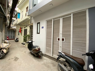 Bán nhà đê la thành, đống đa   5 tầng đẹp, full nội thất   giá đẹp 0