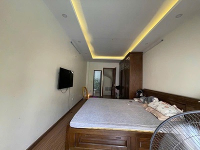 Nhà đẹp cầu giấy - gần hồ quận uỷ nhà đẹp dt 30m2 6 tầng mặt tiền 3m giá 9.1 tỷ 2