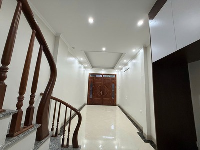 Cần bán 30m2 nhà 5 tầng ngõ 80/1 Hoa Lâm. Ngay gần chợ, trường học các cấp, siêu thị Big C 0