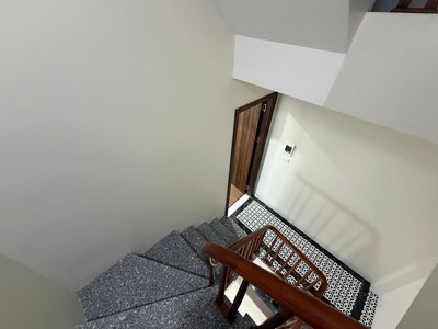 Cần bán 30m2 nhà 5 tầng ngõ 80/1 Hoa Lâm. Ngay gần chợ, trường học các cấp, siêu thị Big C 2