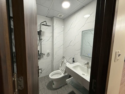 Cần bán 30m2 nhà 5 tầng ngõ 80/1 Hoa Lâm. Ngay gần chợ, trường học các cấp, siêu thị Big C 4