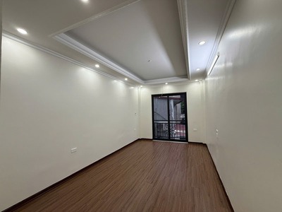 Cần bán 30m2 nhà 5 tầng ngõ 80/1 Hoa Lâm. Ngay gần chợ, trường học các cấp, siêu thị Big C 5