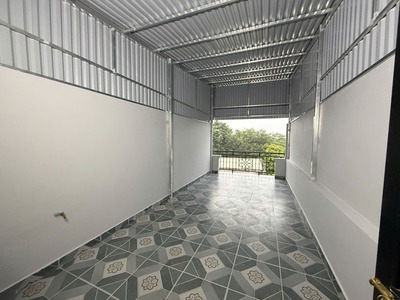 Cần bán 30m2 nhà 5 tầng ngõ 80/1 Hoa Lâm. Ngay gần chợ, trường học các cấp, siêu thị Big C 6