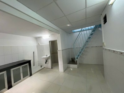 Nhà co thuê đường số 8 p. linh tây. Hẻm 3 gác có 3pn 2wc giá 8tr/tháng 2