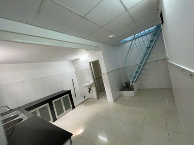 Nhà co thuê đường số 8 p. linh tây. Hẻm 3 gác có 3pn 2wc giá 8tr/tháng 5