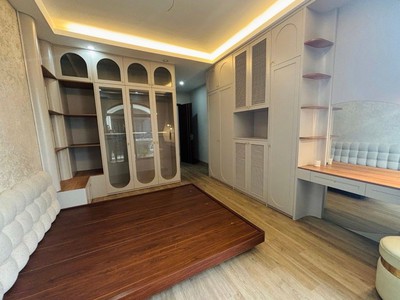 Bán Nhà Nguyễn Văn Cừ, Long Biên 5T, 33m2 GIÁ 8,3 TỶ Ô TÔ ĐỖ CÁCH NHÀ 10M 2