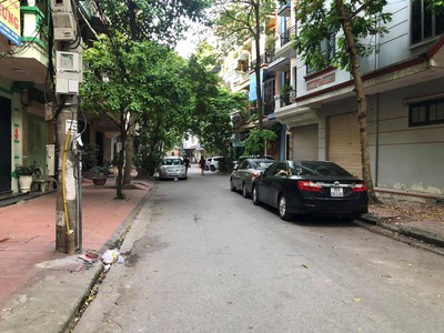 Văn Quán nhà đẹp giá tốt, phân lô vỉa hè, ngõ to như phố, ô tô đỗ thoải mái, ba bước ra hồ Văn Quán. 0