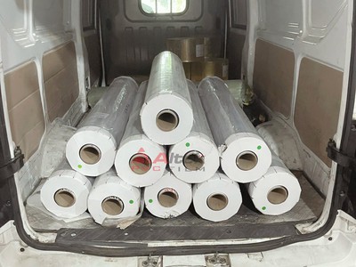 Màng nhựa pvc ánh kim bảy màu, hiệu ứng đổi màu đầy ấn tượng 1