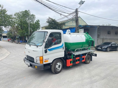 Xe chuyên dụng hút chất thải 4