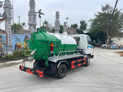 Xe chuyên dụng hút chất thải 5