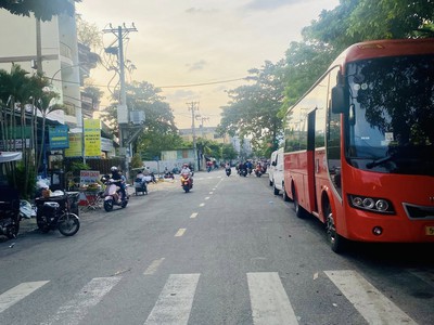 Mặt tiền giáp đầm sen thông tô hiệu lũy bán bích 2 tầng 60m 6.x tỷ 0