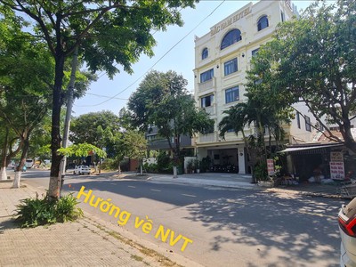 bán biệt thự trần bạch đằng , 300m2, 3 tầng, giá 70 tỷ, đang cho thuê 60tr. hđ 5năm 3