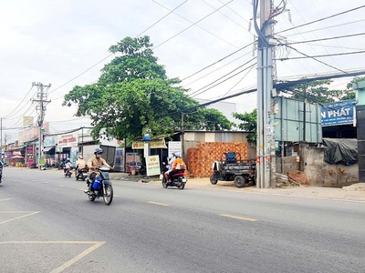 Nhà lớn ngang 8m tại bùi minh trực 4 tầng gần tạ quang bửu giá tốt 0