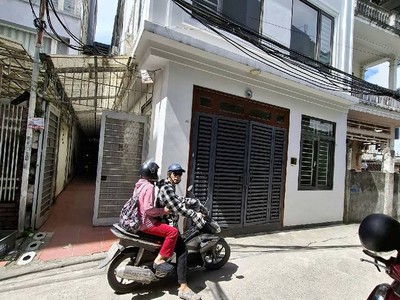 Bán nhà bát khối 45m, 4 tầng, 1 tum. chỉ nhỉnh 8 tỷ. ô tô, lô góc cực thoáng. 0