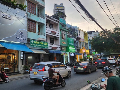 Bán nhà vị trí đắc địa 4 tầng đường bạch đằng- p. nha trang 0