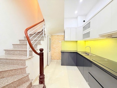 Nhà lạc long quân 32m, 5 tầng, full đồ, nở hậu, 30m ra oto tránh 3