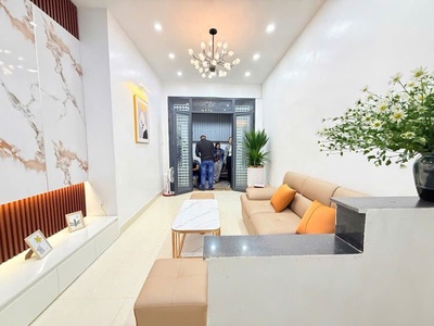 Nhà lạc long quân 32m, 5 tầng, full đồ, nở hậu, 30m ra oto tránh 2