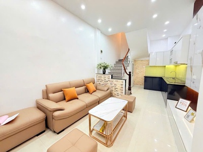 Nhà lạc long quân 32m, 5 tầng, full đồ, nở hậu, 30m ra oto tránh 0