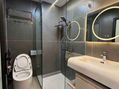 Siêu phẩm lô góc ô tô tranh nhau thang máy cổ nhuế 4