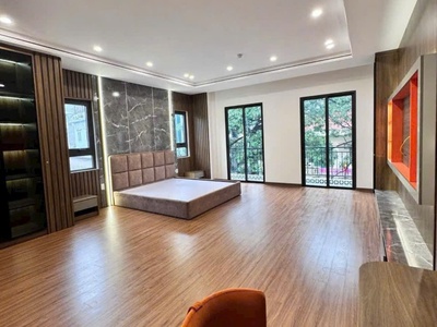 Siêu phẩm lô góc ô tô tranh nhau thang máy cổ nhuế 2